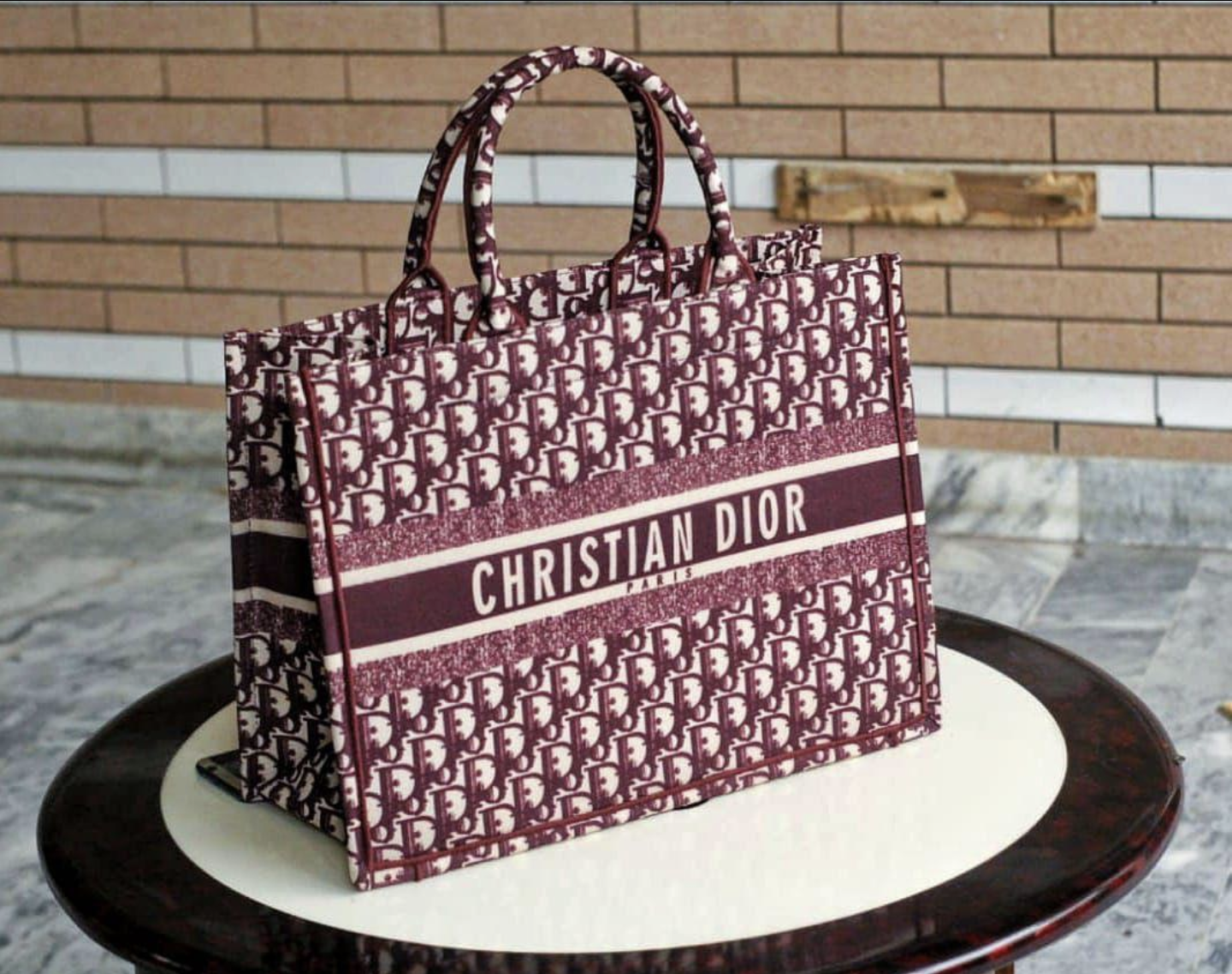 Tote bag